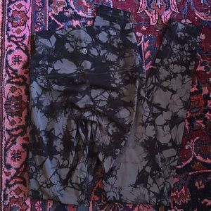 Size 4 28” tie dye Lululemon Wunder Under leggings